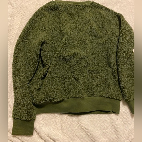 Universal Threads Green Pullover - Picture 8 of 8